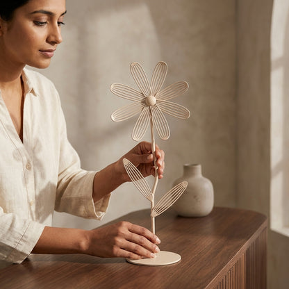 Minimal Metal Daisy Sculpture – Tall Blush